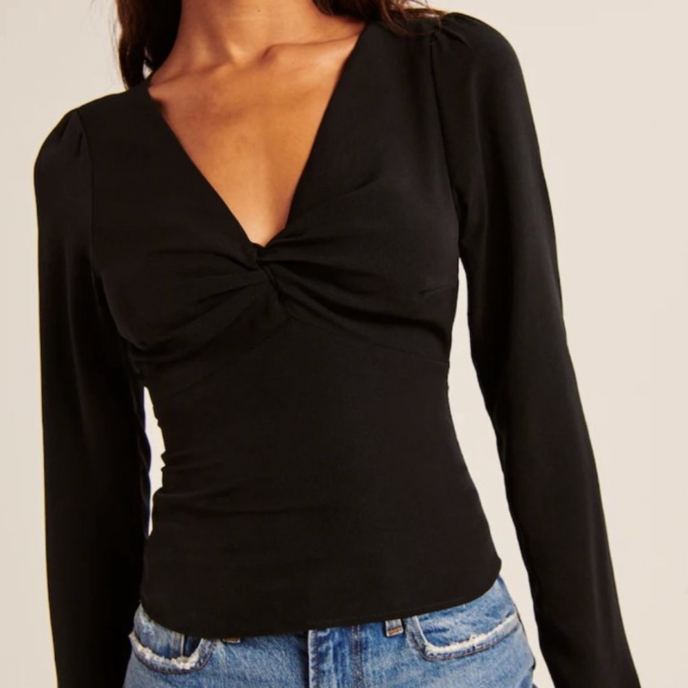 SOLD! A&F twist front blouse